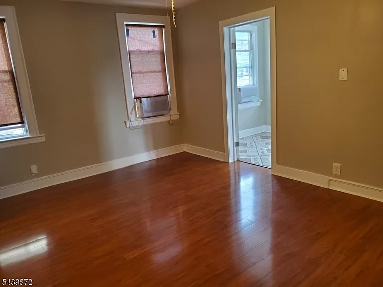 15 Westervelt Pl — Photo 13