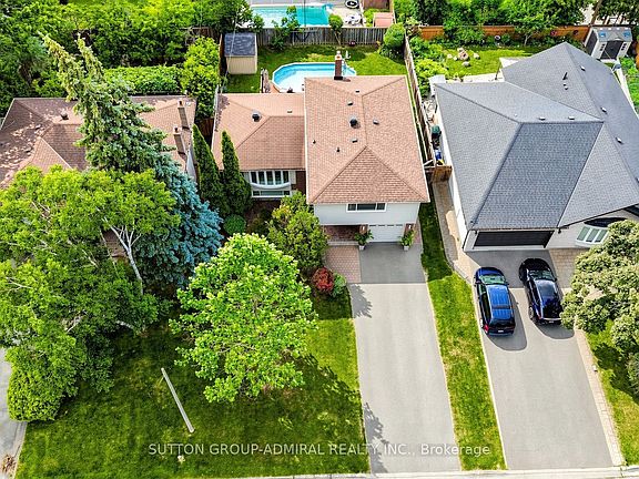 3rd image of 21 Donalbain Cres