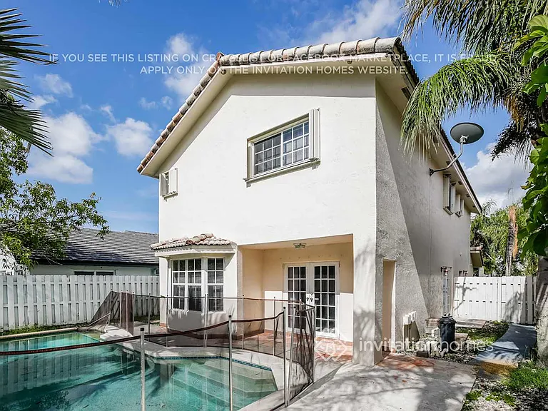 621 SW 176th Ave — Photo 17