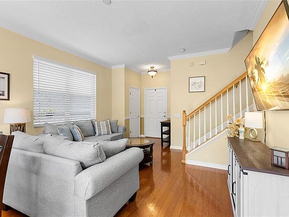 4th image of 10212 Dolce Vista Dr NE