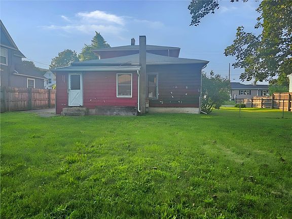 4th image of 221 Crete Ave