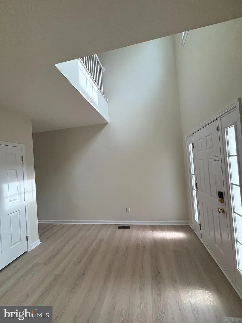 4 bed, 2.5 bath, 2156 sqft, $2,900 — Photo 4