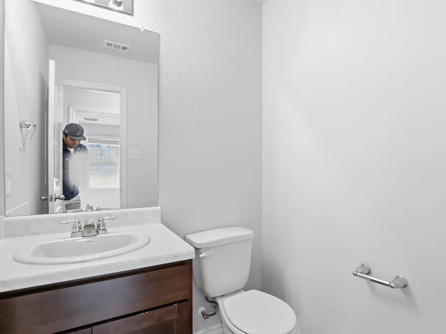 4 bed, 2104 sqft, $1,800 — Photo 3