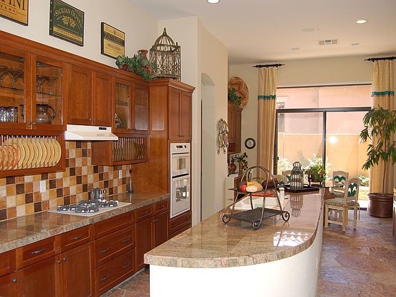 Huge gourmet eat in- Kitchen