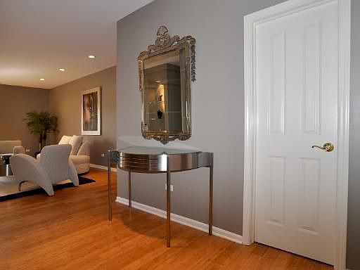 3rd image of 20 Trafalgar Sq Unit 405