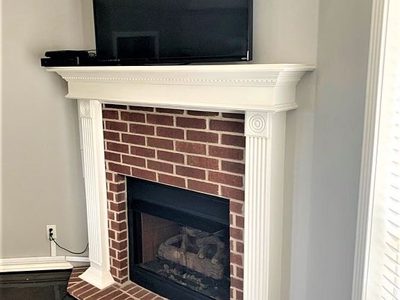 3rd image of 355 Deerfield Dr