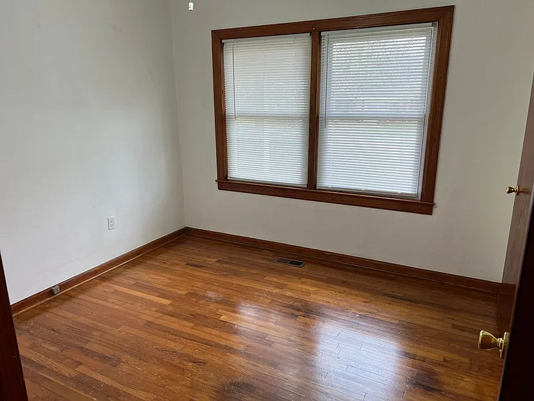 1009 Mike Ave — Photo 12