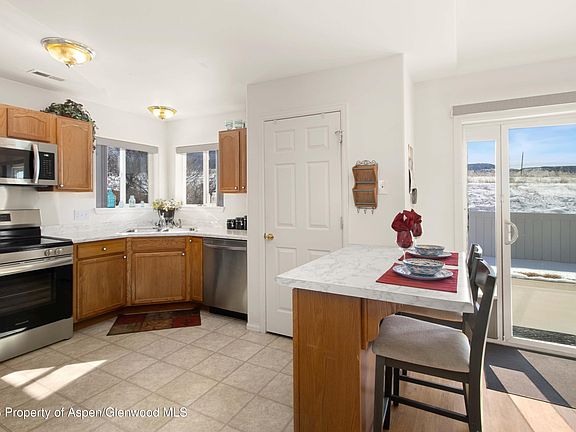5th image of 256 Cliff View Cir