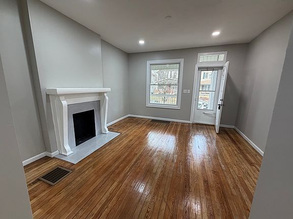 3rd image of 371 E Hinman Ave