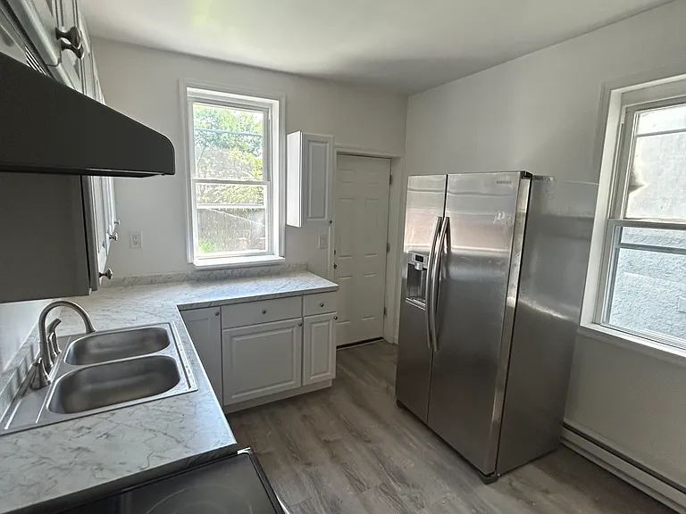 202 Carlisle St — Photo 4