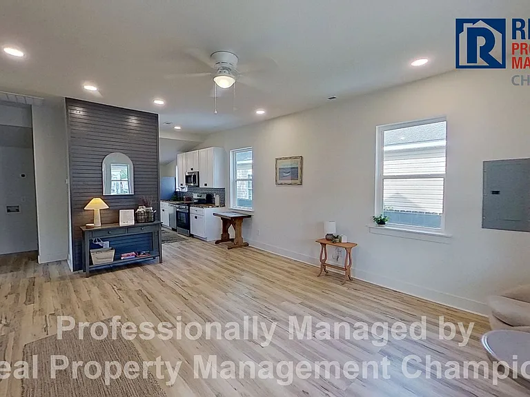 1109 Dock St — Photo 3