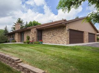 7059 Robinwood Trl, Woodbury, MN 55125