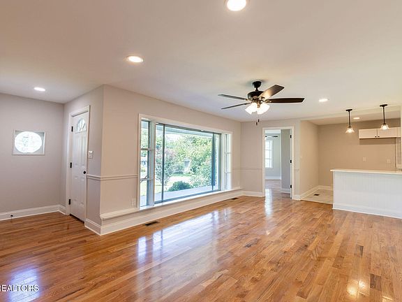 4th image of 4109 Woodlawn Pike