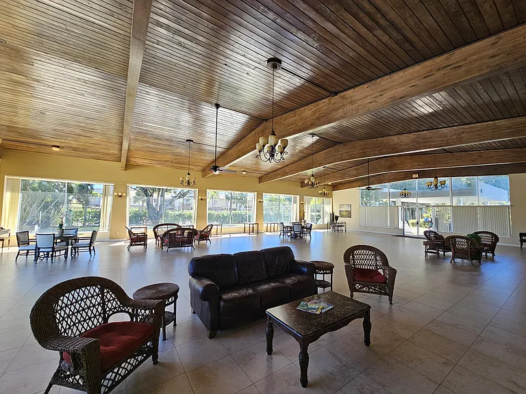 470 Executive Center Dr #2G — Photo 17