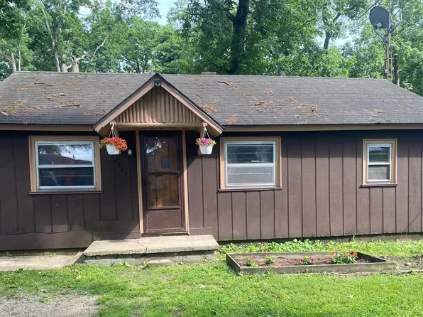 2423 Sylvan Dr, Hillsdale, MI 49242