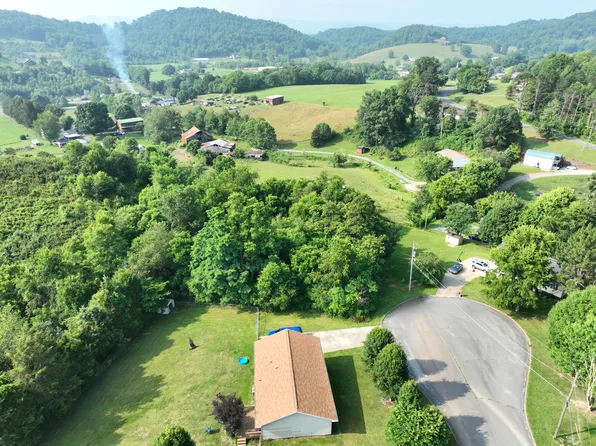 353 Valley Dr, Church Hill, TN 37642