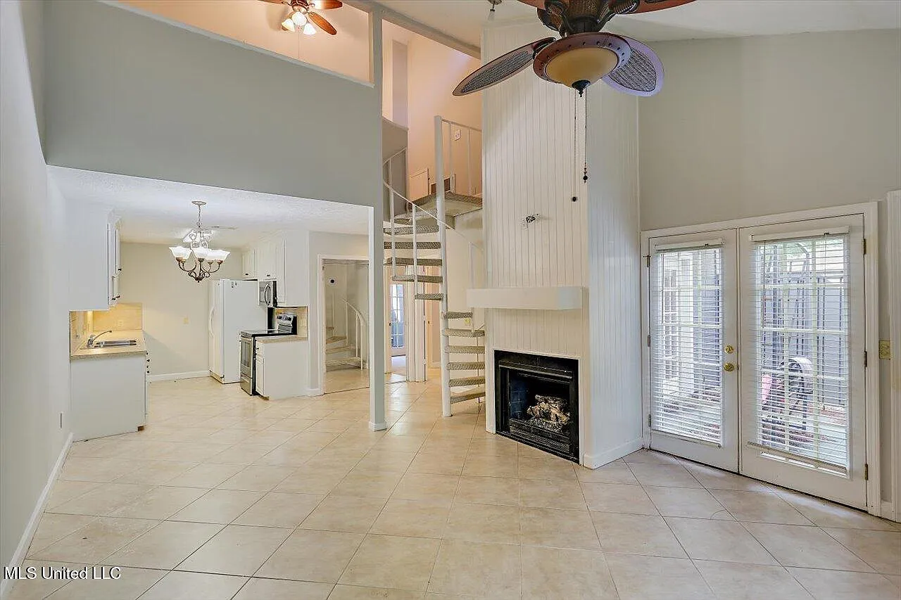 2 bed, 2.0 bath, 970 sqft, $2,400 — Photo 2