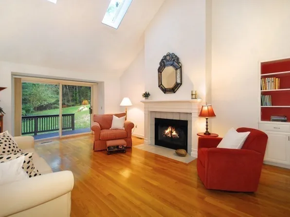 6 Winterberry Path, Acton, MA 01720