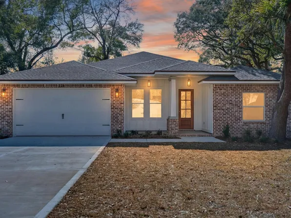 228 Greenbrier Cir, Fort Walton Beach, FL 32547