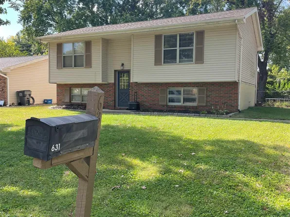 631 Woodland Dr, Chatham, IL 62629