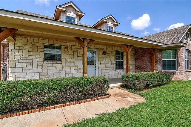 1st image of 515 Pearce Dr