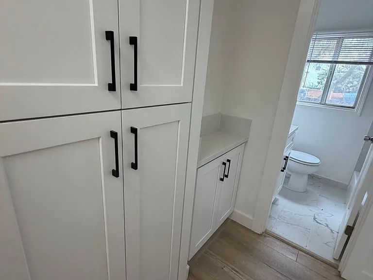 South LA Urban Apartments — Photo 13