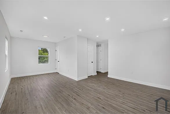 324 61st St NE — Photo 5