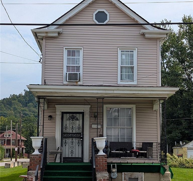 1st image of 2428 8th Ave