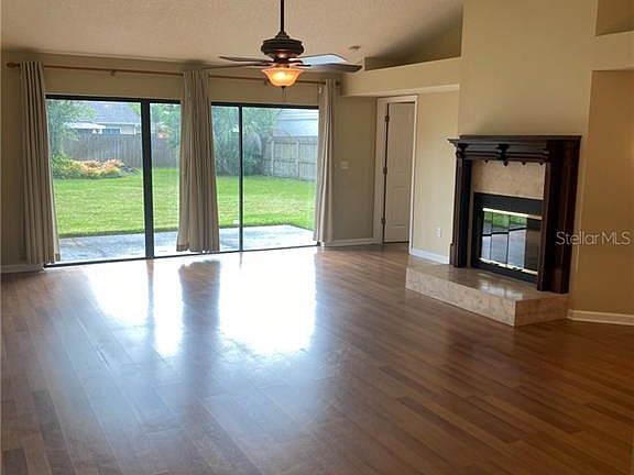4th image of 483 Holbrook Ct