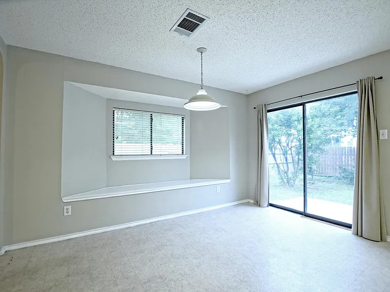 1353 Lakeside Loop — Photo 4