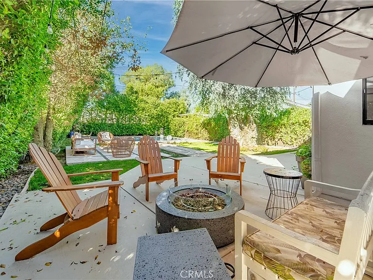 21327 Providencia St — Photo 67
