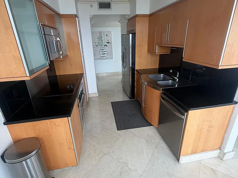 6365 Collins Ave — Photo 2