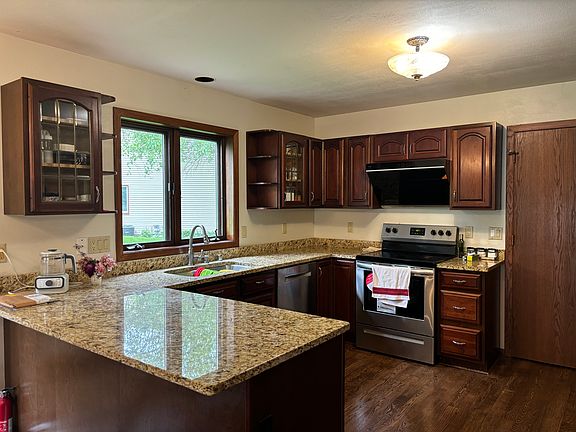 5th image of 3705 Spring Hill Ct