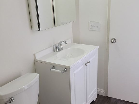 5th image of 1725 Grismer Ave APT 309