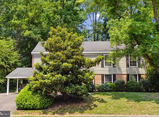 8212 Mockingbird Dr, Annandale, VA 22003