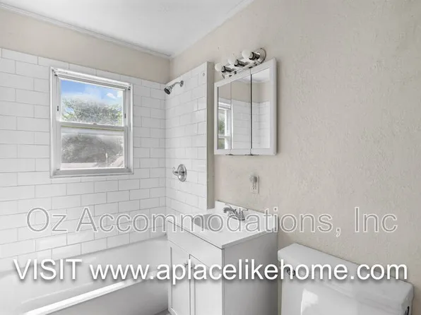 563 S Ash Ave APT 3, Independence, MO 64053