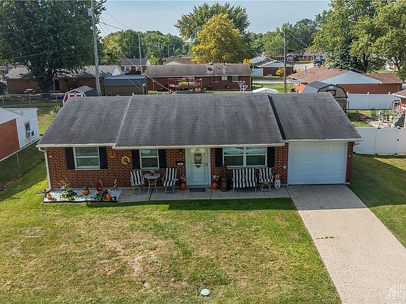 3rd image of 1521 Marilyn Dr