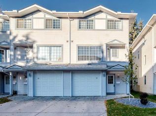 17 E Kingsland Ct SW, Calgary, AB T2V 0S2