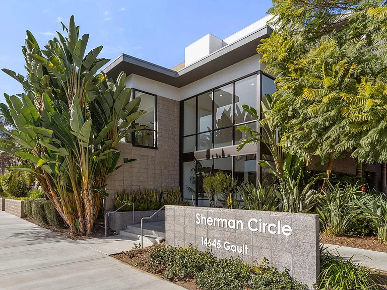 Sherman Circle — Photo 47
