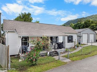 417 E 3rd St, Lake City, TN 37769