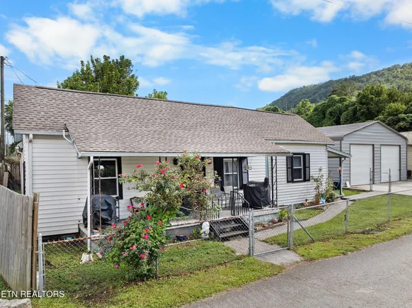 417 E 3rd St, Lake City, TN 37769