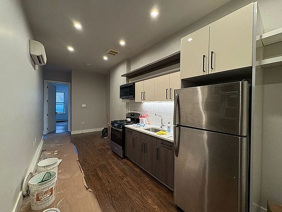 2nd image of 1082 Bedford Ave APT 1A
