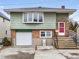 9 Bay Beach Ave, Bayville, NY 11709