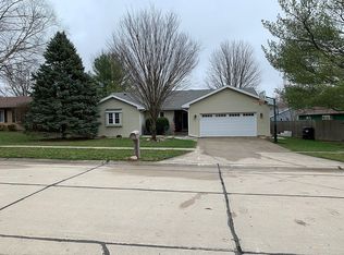 1006 Fawn Dr, Mahomet, IL