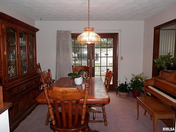 3rd image of 1061 Woodbine Cir E