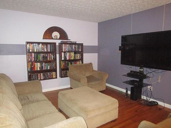 4th image of 1935 Arden Forest Ln
