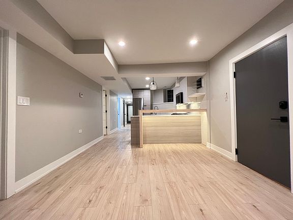 2nd image of 1401 N Wicker Park Ave #G