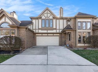 26705 Ann Arbor Trl, Dearborn Heights, MI