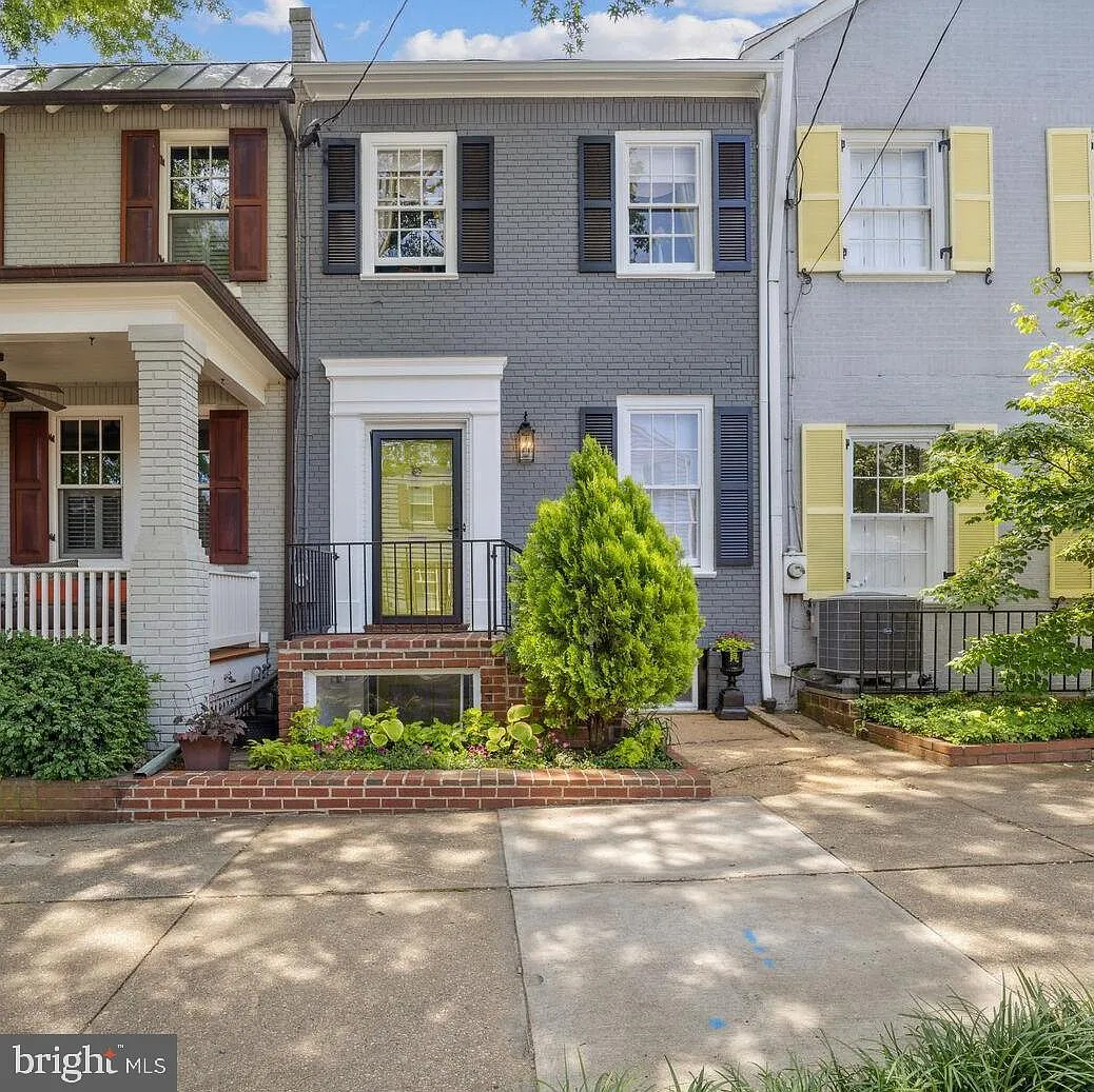 2 bed, 1.5 bath, 1260 sqft, $4,200 — Photo 1