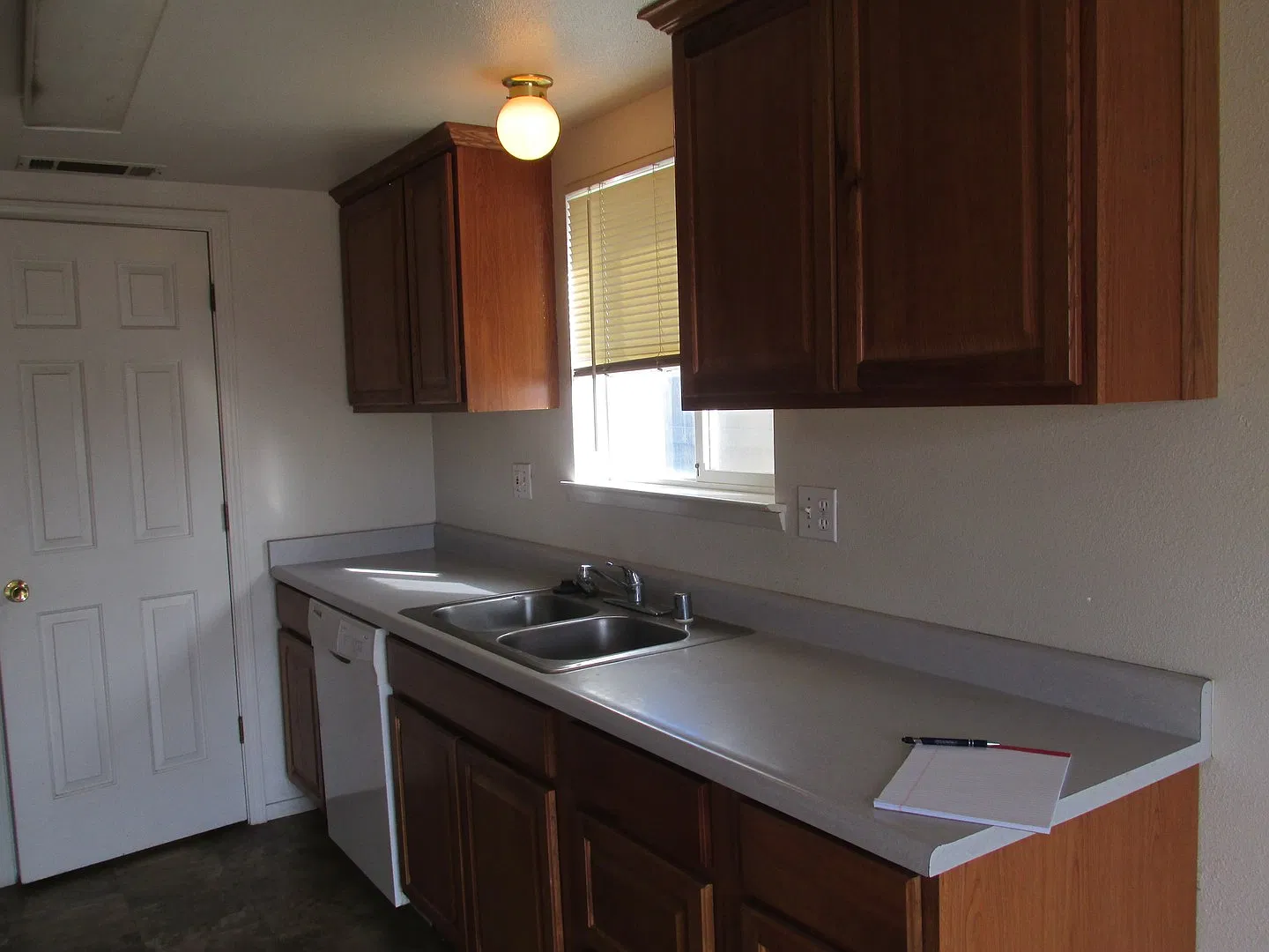 Three Bedroom Two 1/2 Bath Townhouse! — Photo 2